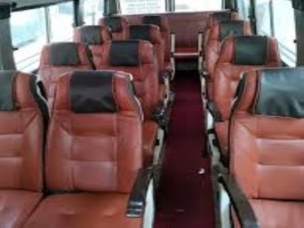  16 Seater Standard Tempo Traveller in Delhi